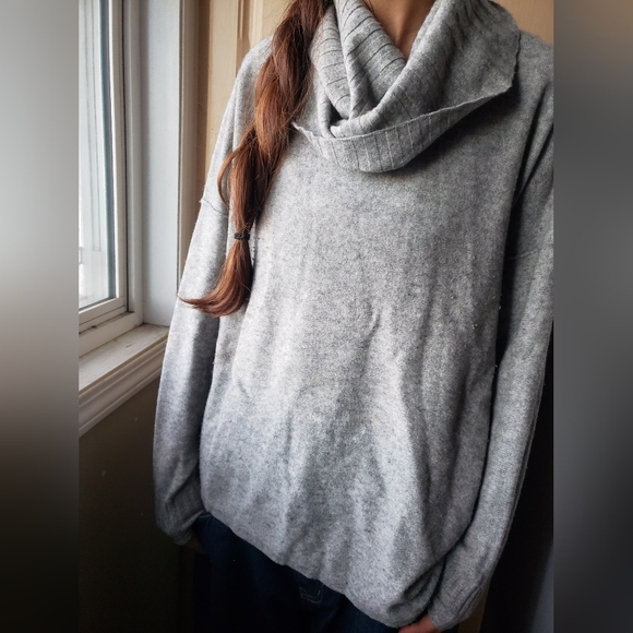 Tommy Bahama Sweaters - Tommy Bahama 100% Cashmere Cowl Neck Gray Women's Sweater